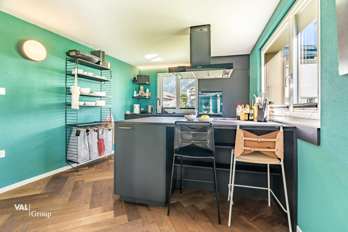 Located in the heart of town, carefully renovated: a characterful apartment