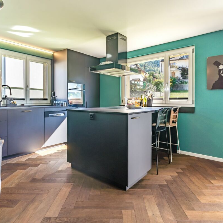 Located in the heart of town, carefully renovated: a characterful apartment