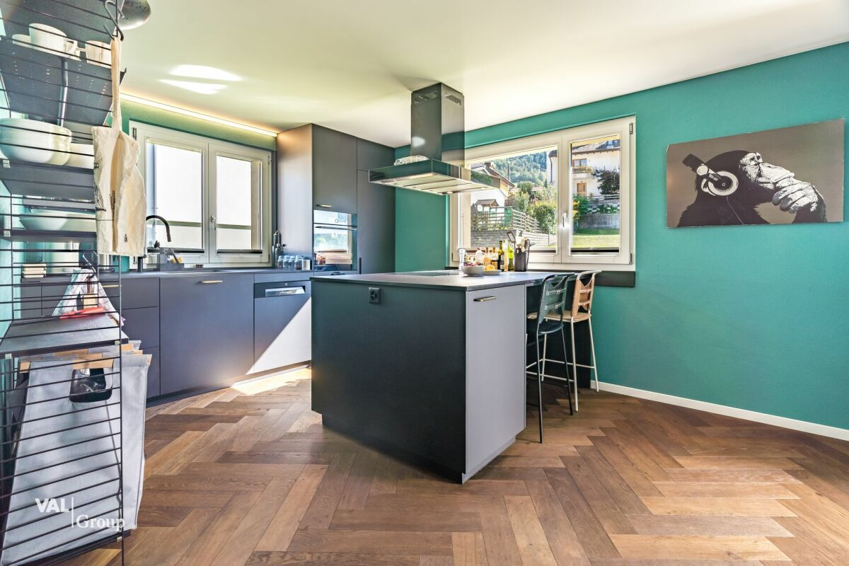 Located in the heart of town, carefully renovated: a characterful apartment