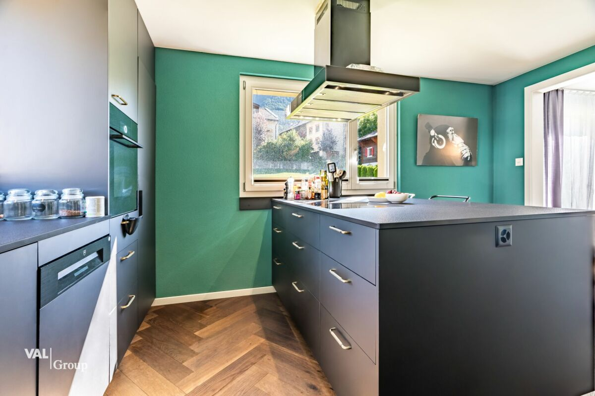 Located in the heart of town, carefully renovated: a characterful apartment