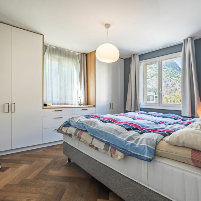 Located in the heart of town, carefully renovated: a characterful apartment
