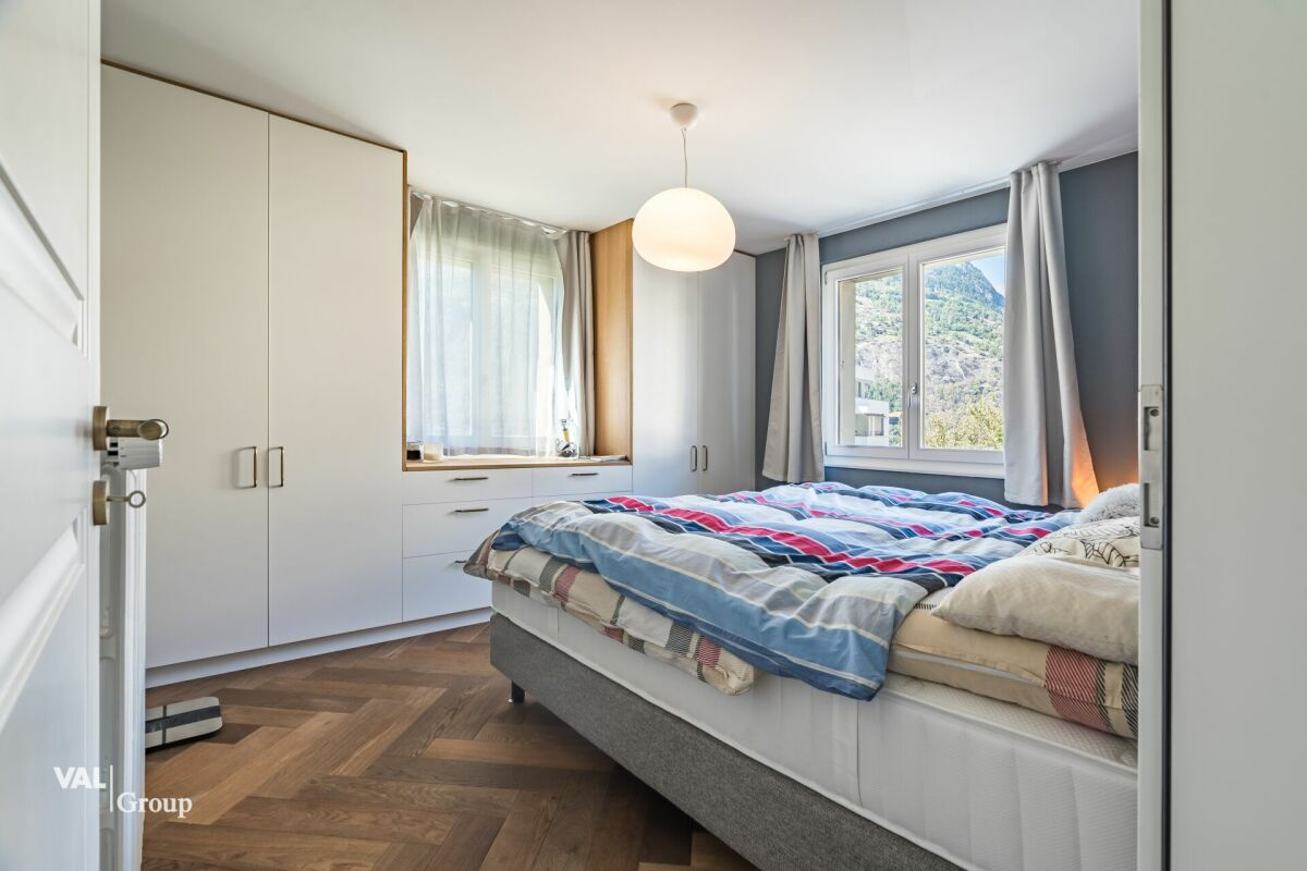 Located in the heart of town, carefully renovated: a characterful apartment