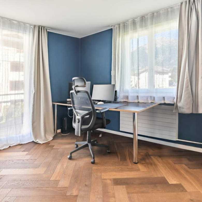 Located in the heart of town, carefully renovated: a characterful apartment