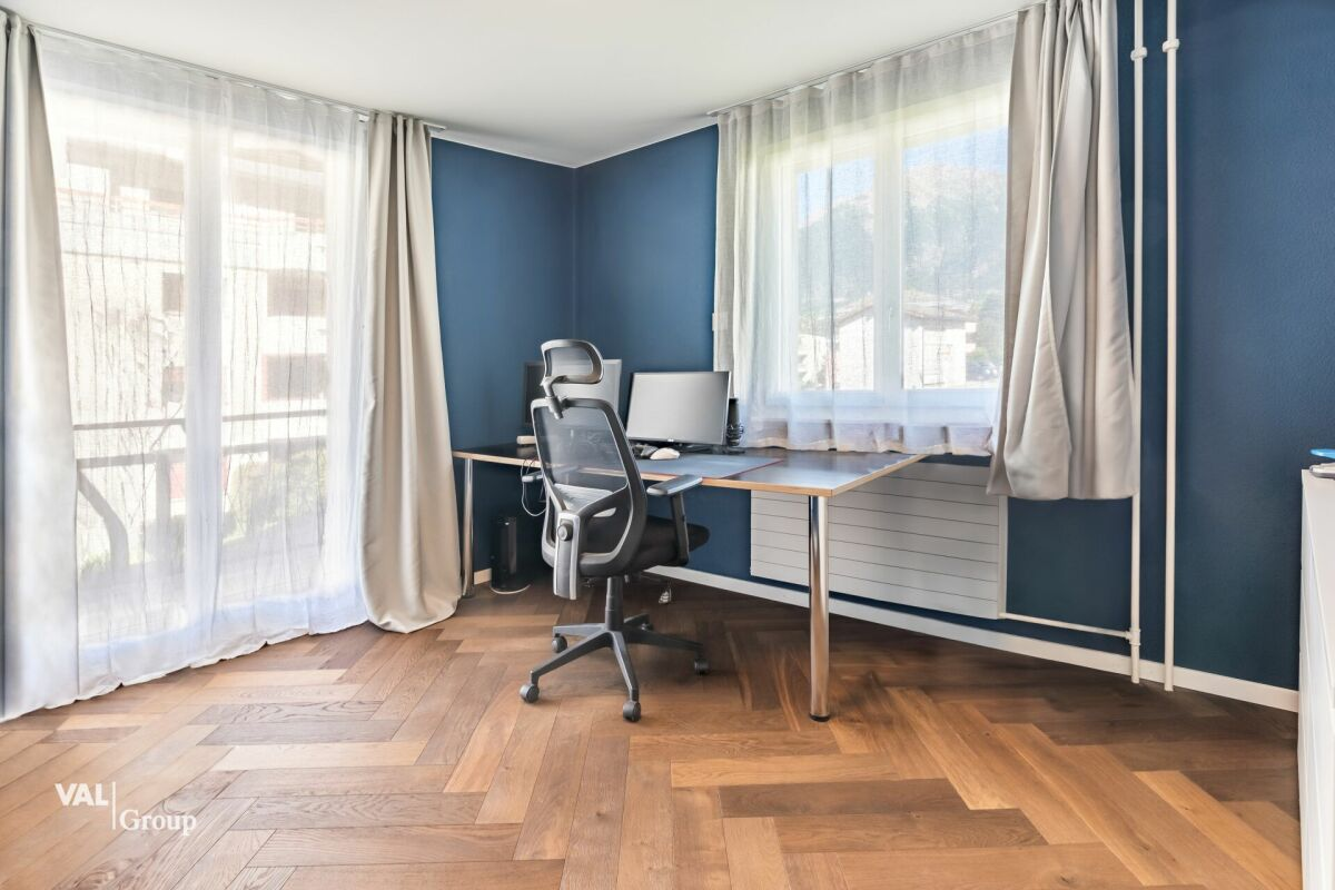 Located in the heart of town, carefully renovated: a characterful apartment