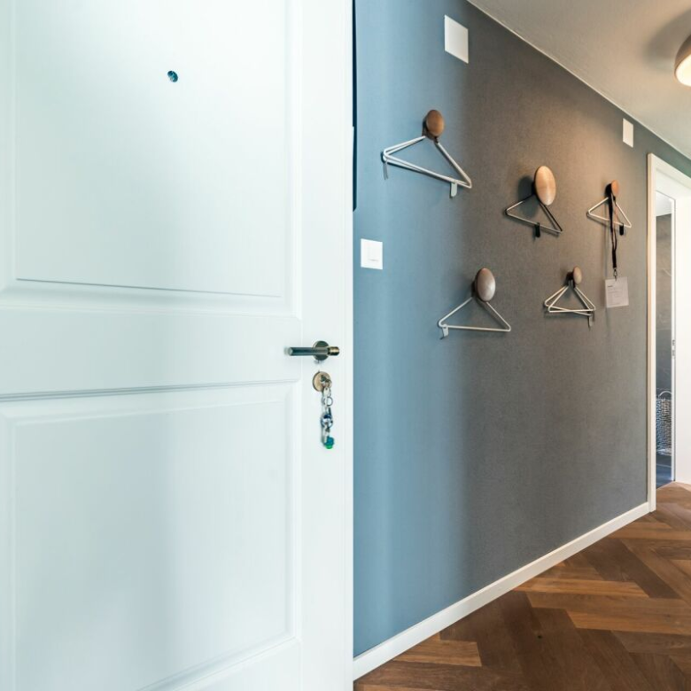 Located in the heart of town, carefully renovated: a characterful apartment