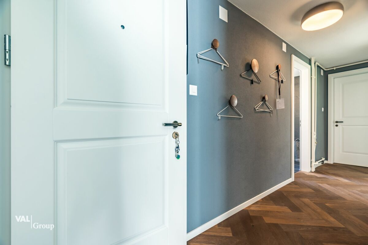 Located in the heart of town, carefully renovated: a characterful apartment