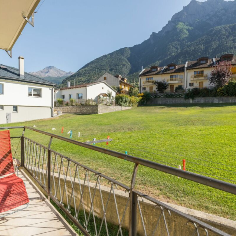 Located in the heart of town, carefully renovated: a characterful apartment