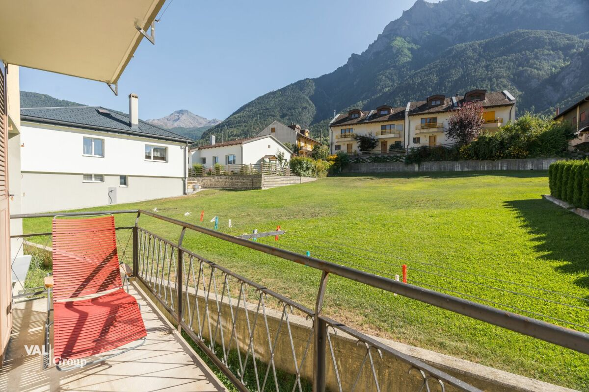 Located in the heart of town, carefully renovated: a characterful apartment