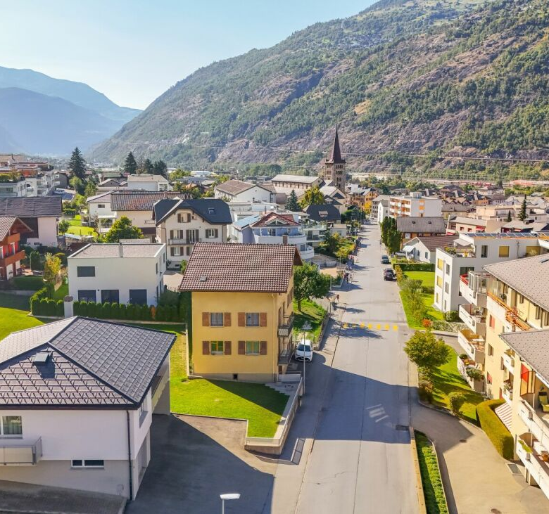 Located in the heart of town, carefully renovated: a characterful apartment