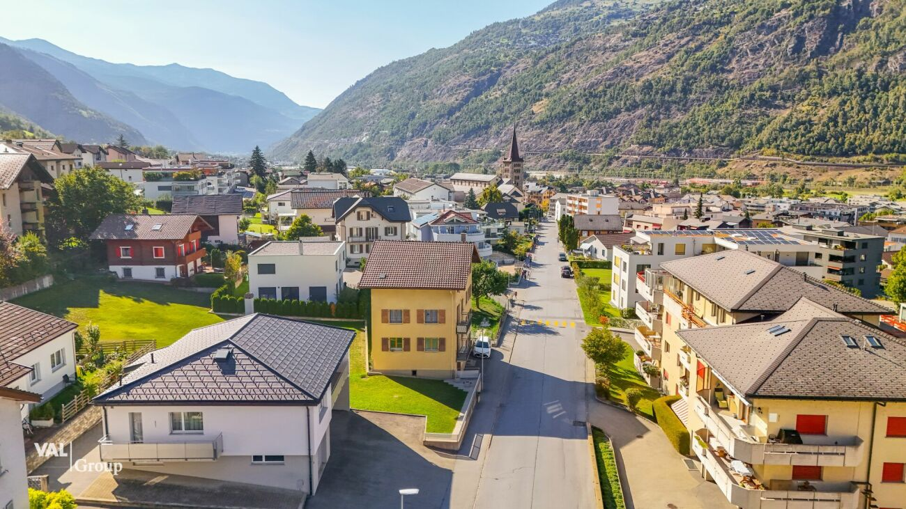 Located in the heart of town, carefully renovated: a characterful apartment