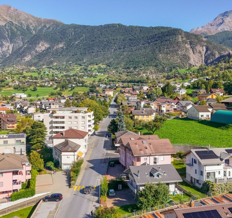 Located in the heart of town, carefully renovated: a characterful apartment