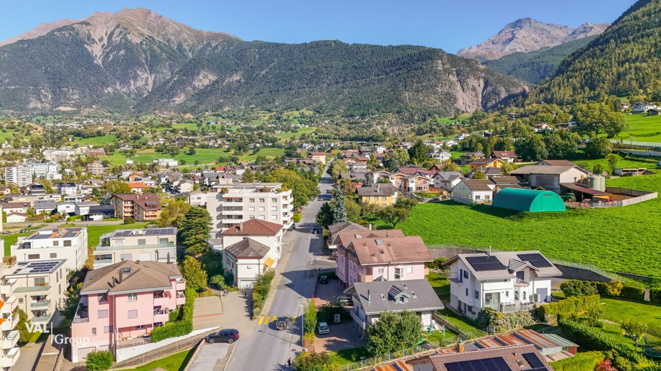 Located in the heart of town, carefully renovated: a characterful apartment