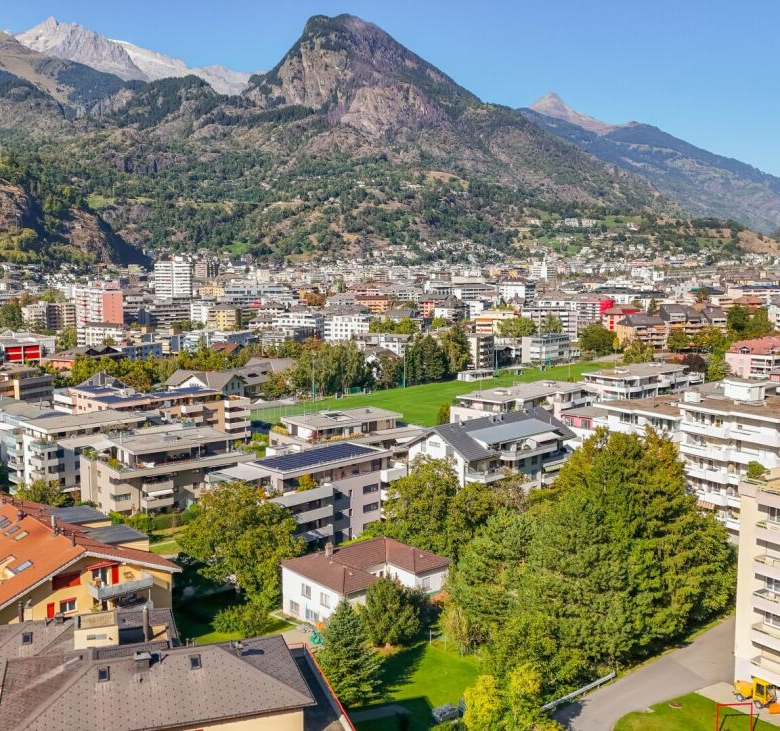 Located in the heart of town, carefully renovated: a characterful apartment