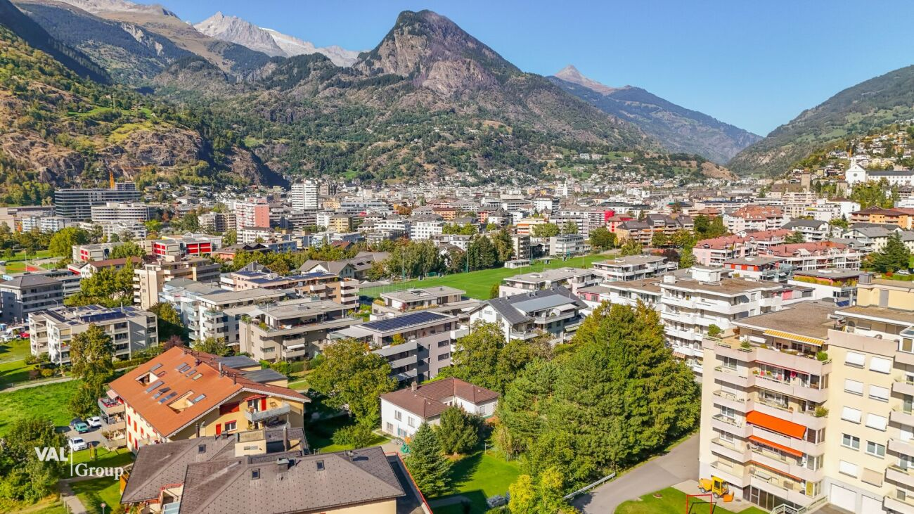 Located in the heart of town, carefully renovated: a characterful apartment