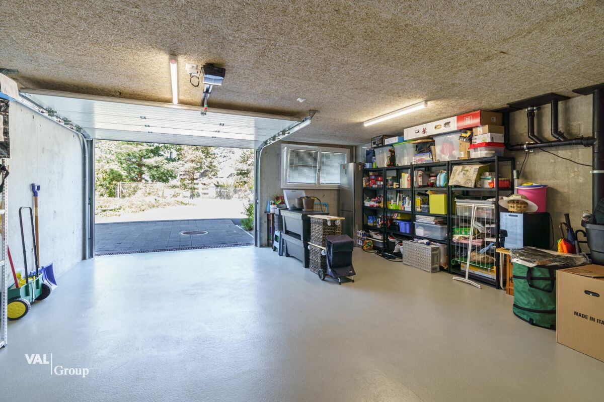 Bright apartment, like new, with a large private green space
