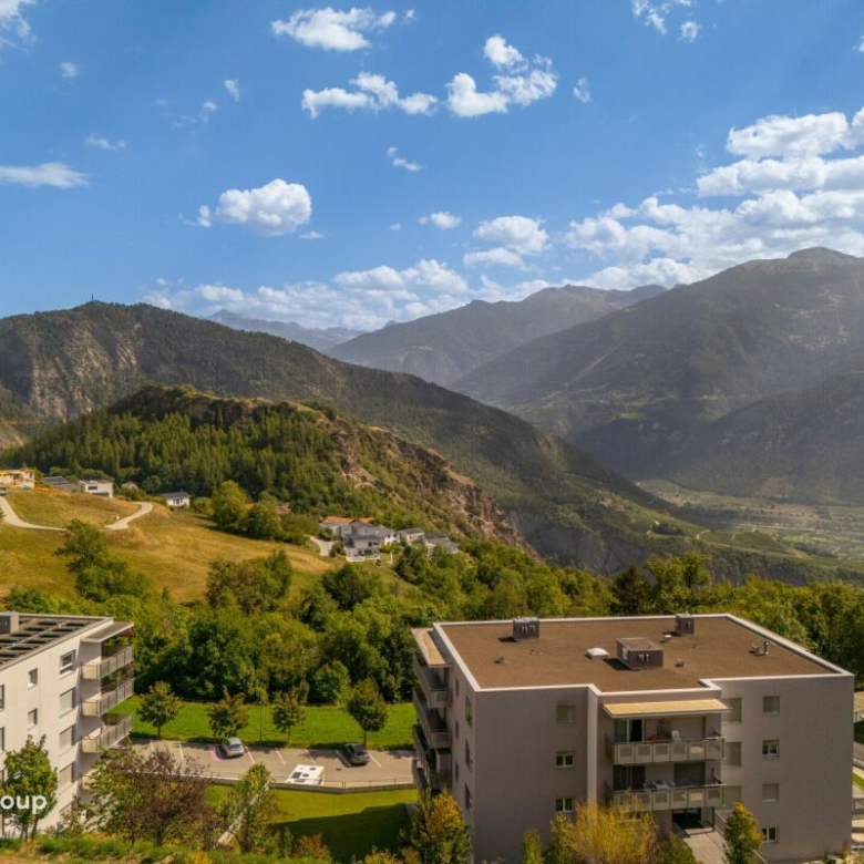 TRAMA - Dachwohnung mit 4,5 Zimmern im zeitgenössischen Stil, hochwertige Ausstattung und mit Aussicht
