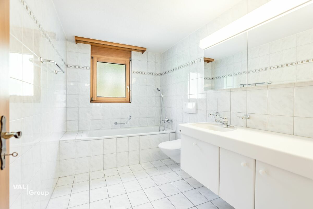 Tastefully renovated 4.5-room apartment in a quiet neighborhood in Raron