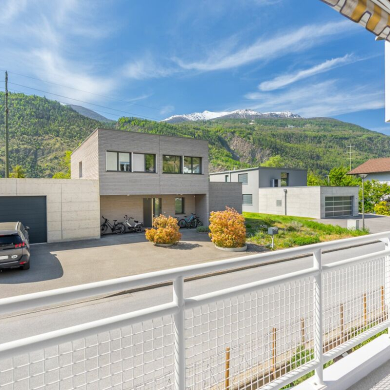Tastefully renovated 4.5-room apartment in a quiet neighborhood in Raron