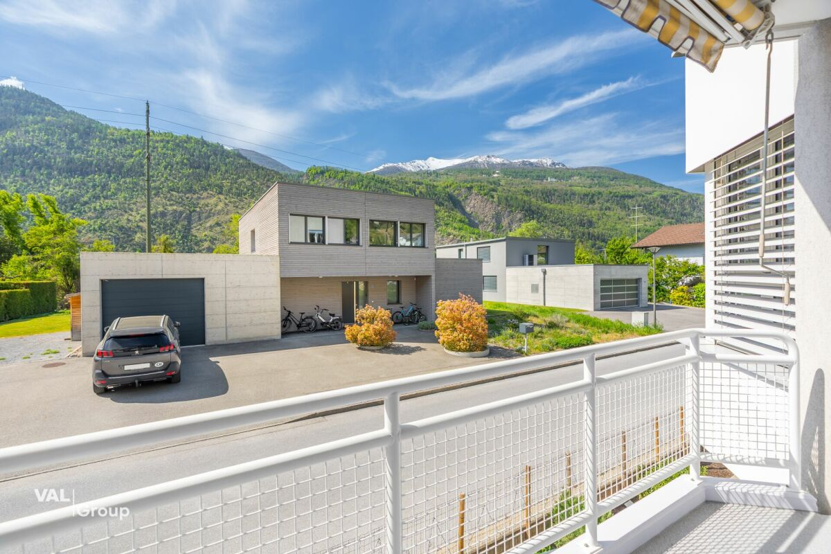 Tastefully renovated 4.5-room apartment in a quiet neighborhood in Raron