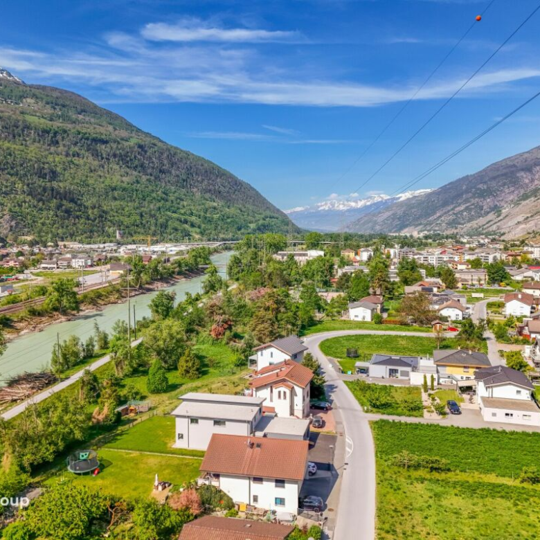 Tastefully renovated 4.5-room apartment in a quiet neighborhood in Raron