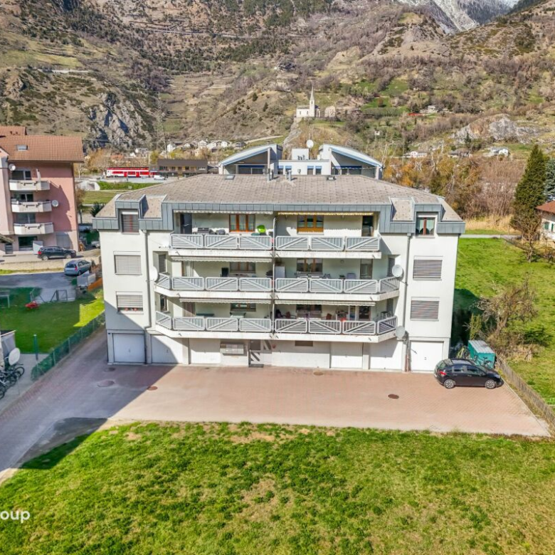 High-end chalet with private garden