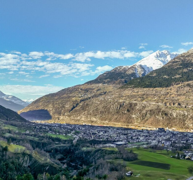 Top - Liegenschaft zu vermieten - 3,5-Zimmer-Wohnung mit atemberaubender Aussicht