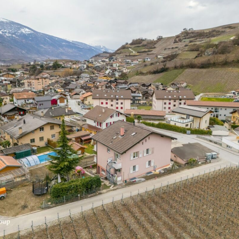 De belles perspectives à Salgesch - Appartement rénové alliant charme et confort