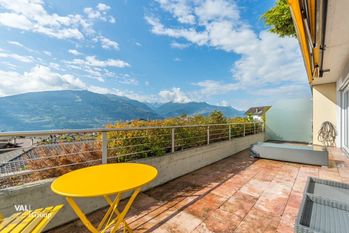 Your new home in Savièse: a bright 5.5-room apartment with balcony