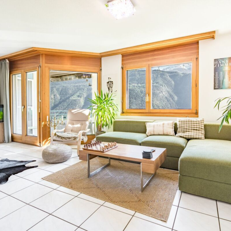 A home where calm, sunshine and mountain views reign