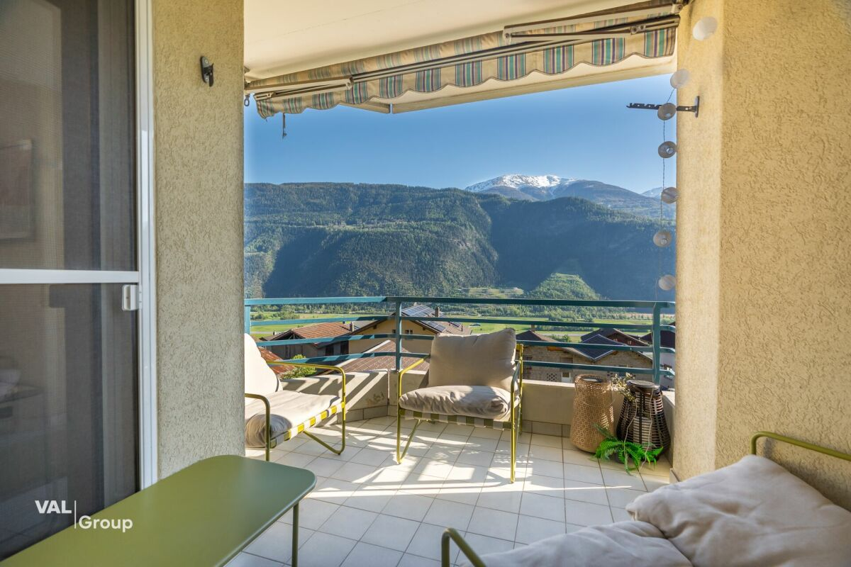 A home where calm, sunshine and mountain views reign
