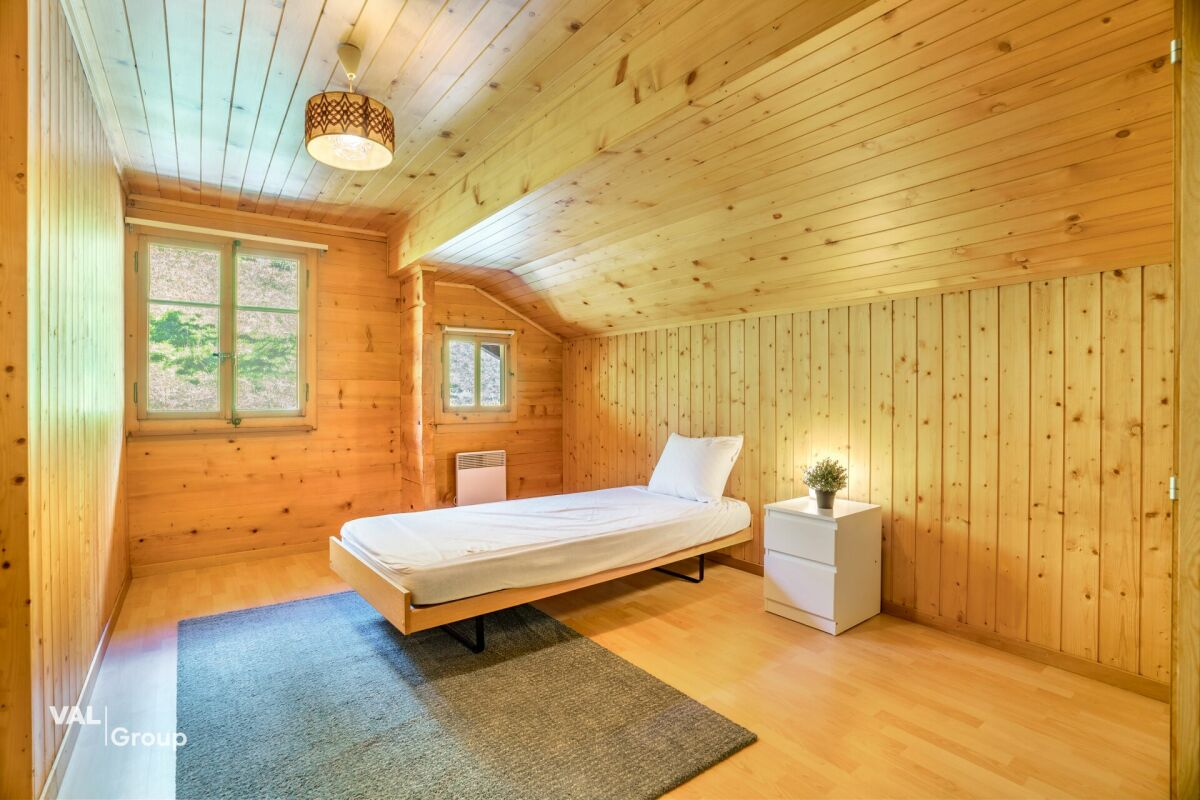 Gemütliches Dachgeschosswohnzimmer mit Aussicht in Staldenried