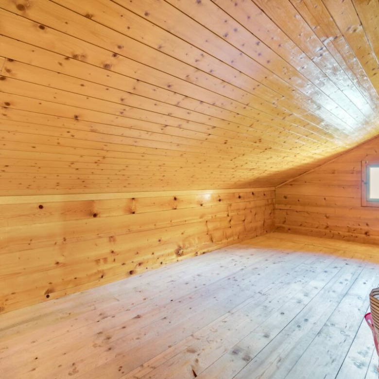 Gemütliches Dachgeschosswohnzimmer mit Aussicht in Staldenried