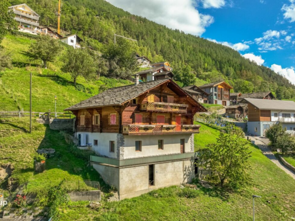 Appartement mansardé confortable avec vue à Staldenried