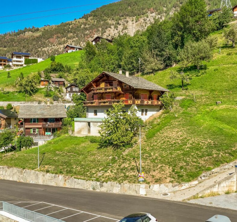 Alpines Ambiente mit Blick auf das Tal in Staldenried