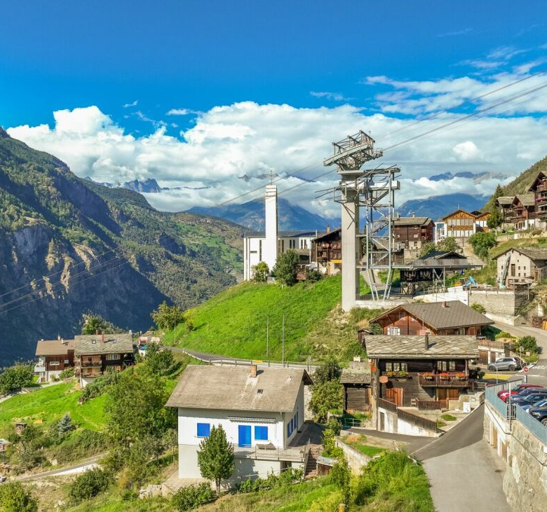 Alpines Ambiente mit Blick auf das Tal in Staldenried