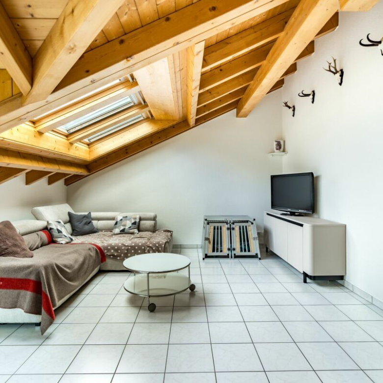 Charm, light and mountain views: 4½-room attic apartment in the heart of Visp
