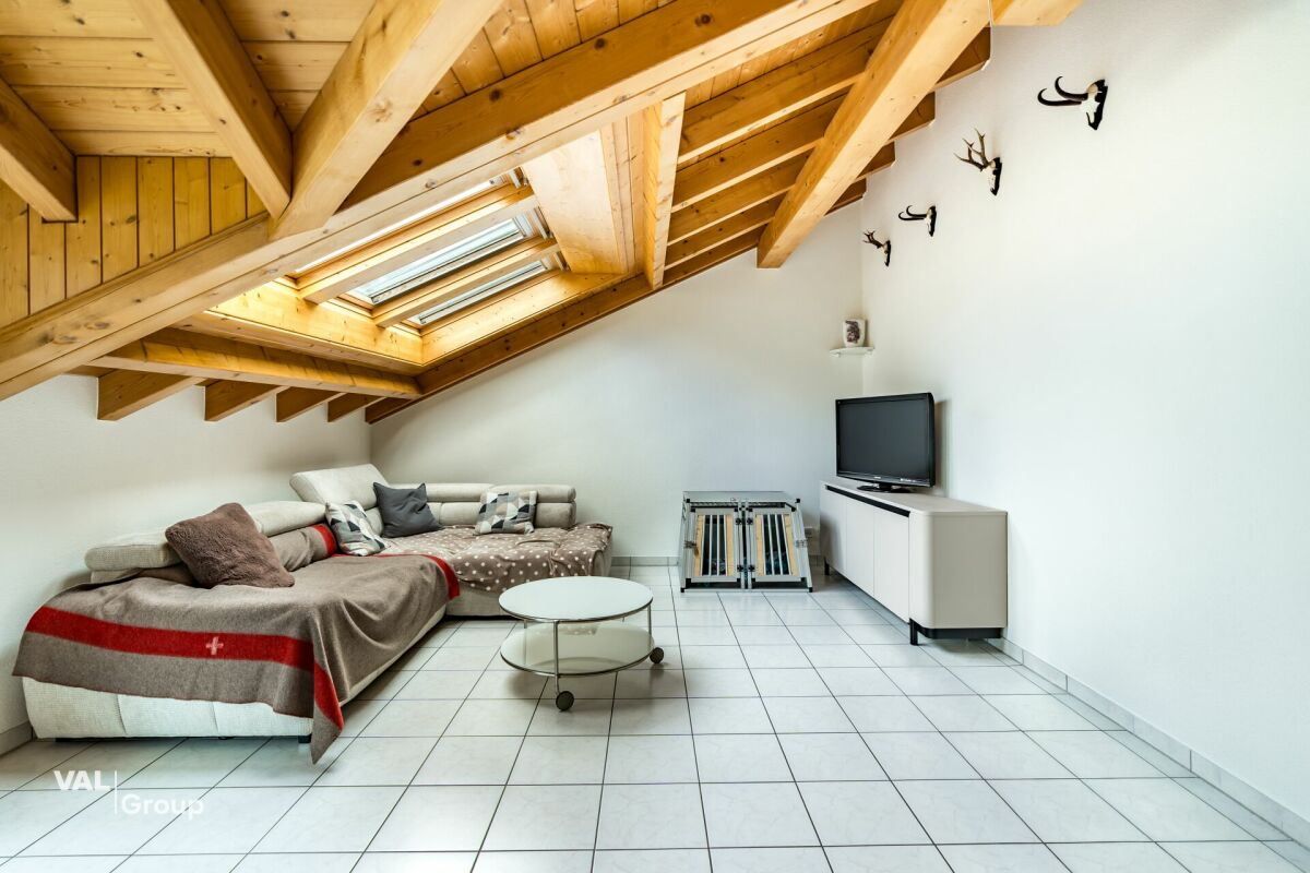 Charm, light and mountain views: 4½-room attic apartment in the heart of Visp