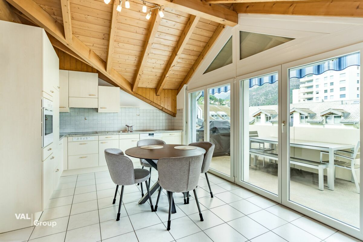 Charm, light and mountain views: 4½-room attic apartment in the heart of Visp