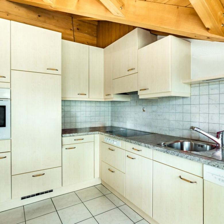 Charm, light and mountain views: 4½-room attic apartment in the heart of Visp