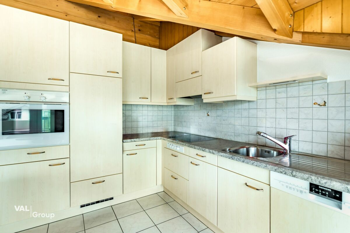 Charm, light and mountain views: 4½-room attic apartment in the heart of Visp