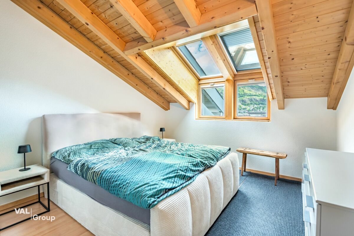 Charm, light and mountain views: 4½-room attic apartment in the heart of Visp