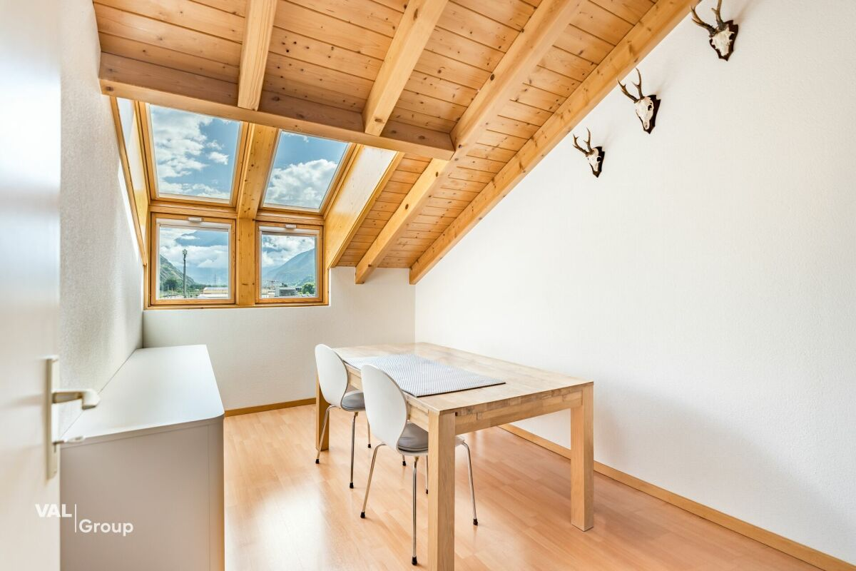 Charm, light and mountain views: 4½-room attic apartment in the heart of Visp