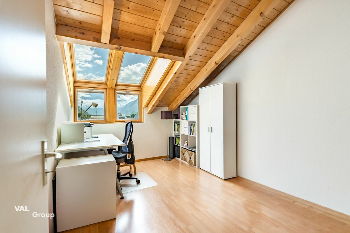 Charm, light and mountain views: 4½-room attic apartment in the heart of Visp