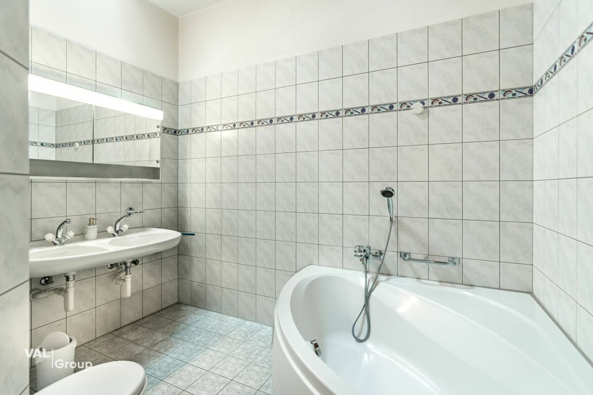 Charm, light and mountain views: 4½-room attic apartment in the heart of Visp