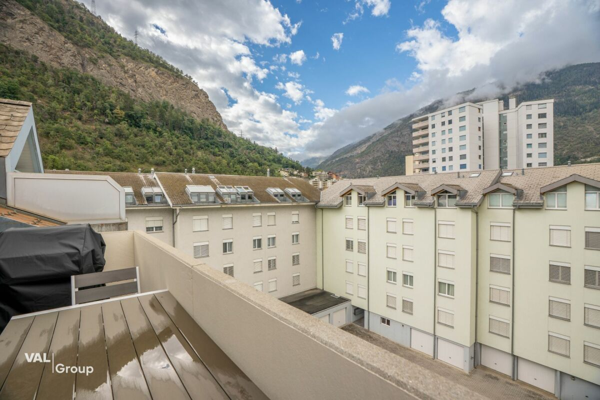 Charm, light and mountain views: 4½-room attic apartment in the heart of Visp