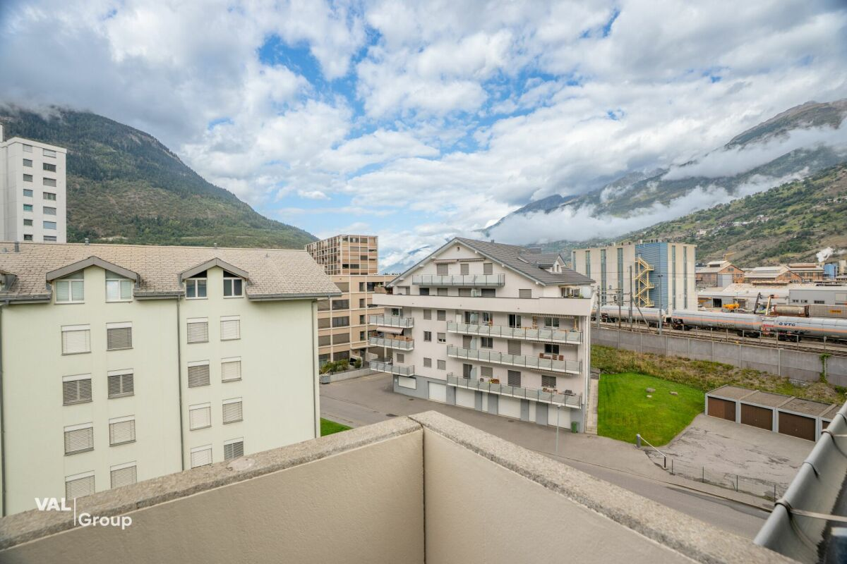Charm, light and mountain views: 4½-room attic apartment in the heart of Visp