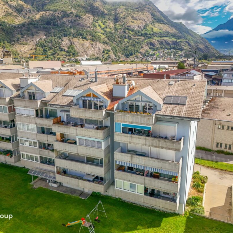 Charm, light and mountain views: 4½-room attic apartment in the heart of Visp