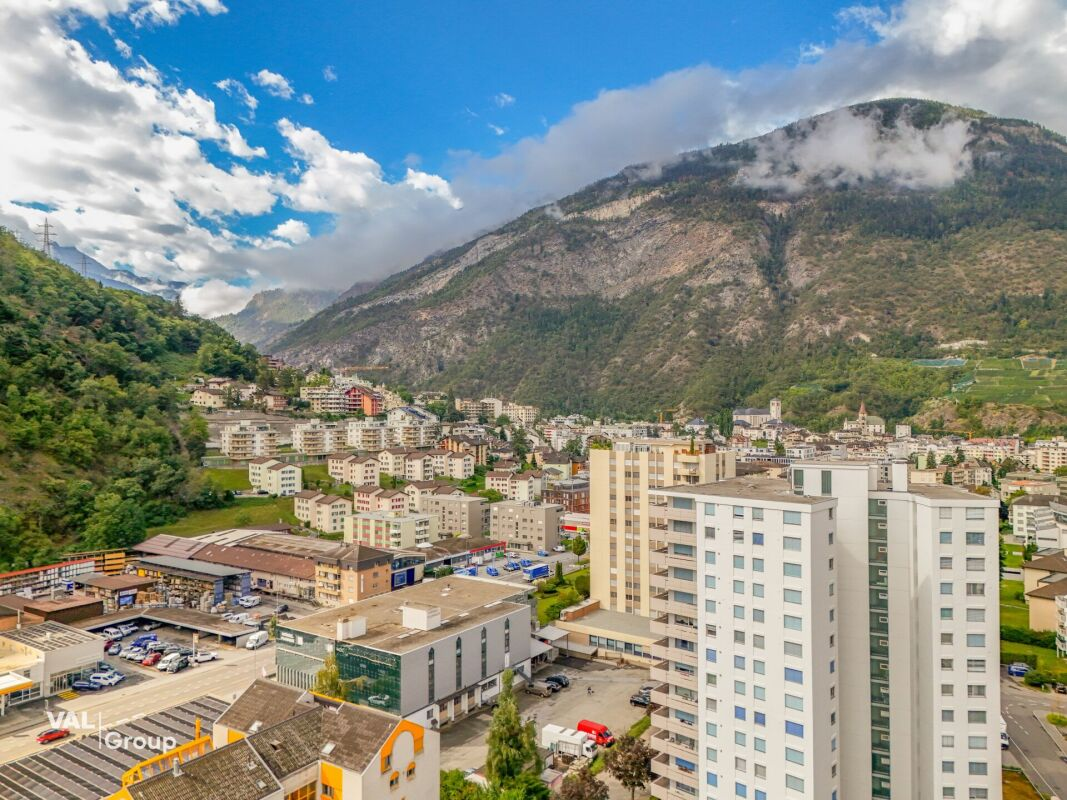 Charm, light and mountain views: 4½-room attic apartment in the heart of Visp