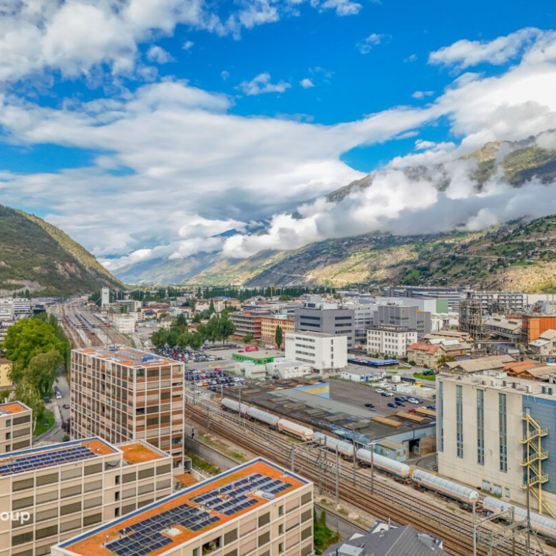 Charm, light and mountain views: 4½-room attic apartment in the heart of Visp