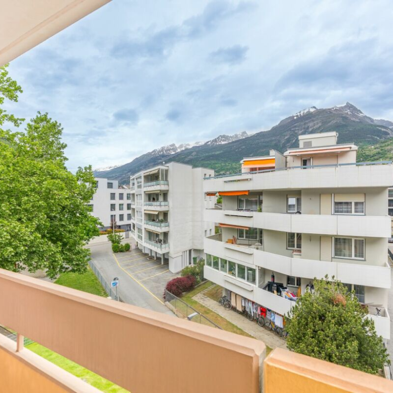 4.5-room apartment, balcony, panoramic view of the mountains